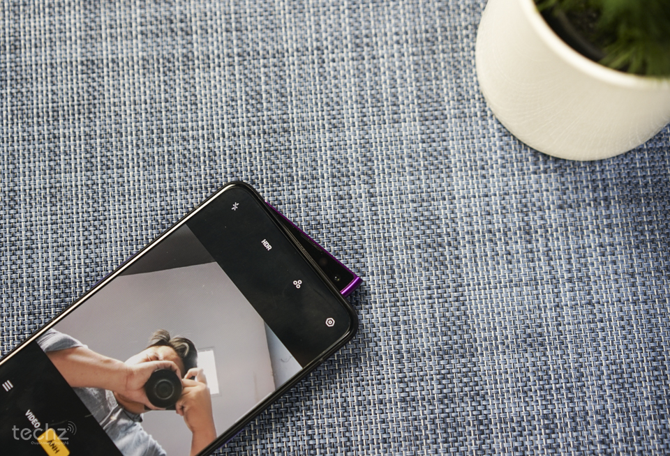 Trên tay OPPO Reno: Máy đẹp xuất sắc, hoàn thiện chất lượng, camera thò thụt siêu độc Trên tay OPPO Reno: Máy đẹp xuất sắc, hoàn thiện chất lượng, camera thò thụt siêu độc
