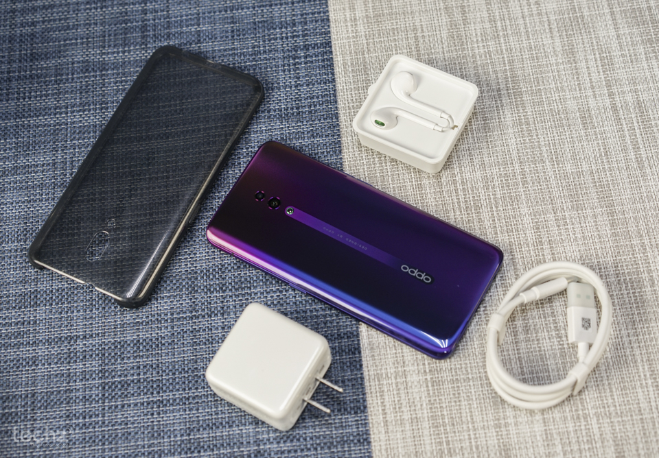Trên tay OPPO Reno: Máy đẹp xuất sắc, hoàn thiện chất lượng, camera thò thụt siêu độc Trên tay OPPO Reno: Máy đẹp xuất sắc, hoàn thiện chất lượng, camera thò thụt siêu độc