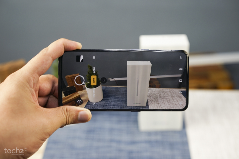 Trên tay OPPO Reno: Máy đẹp xuất sắc, hoàn thiện chất lượng, camera thò thụt siêu độc Trên tay OPPO Reno: Máy đẹp xuất sắc, hoàn thiện chất lượng, camera thò thụt siêu độc