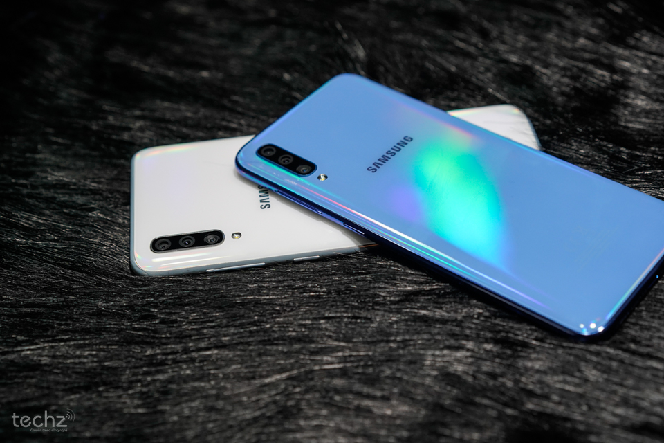 Trên tay Samsung Galaxy A70: Màn hình lớn nhất tầm trung, thiết kế đẹp, hiệu năng tốt