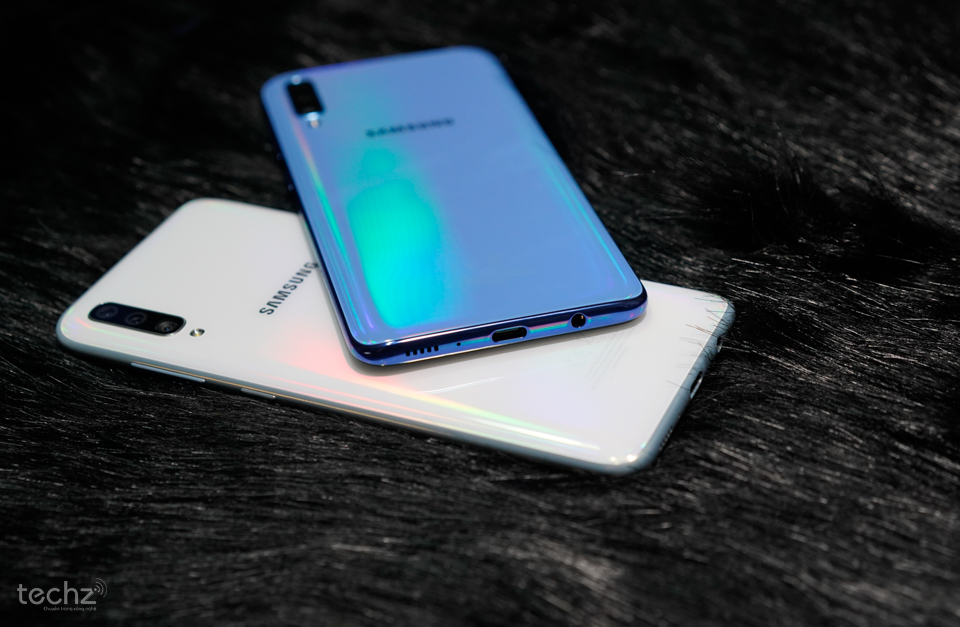 Trên tay Samsung Galaxy A70: Màn hình lớn nhất tầm trung, thiết kế đẹp, hiệu năng tốt