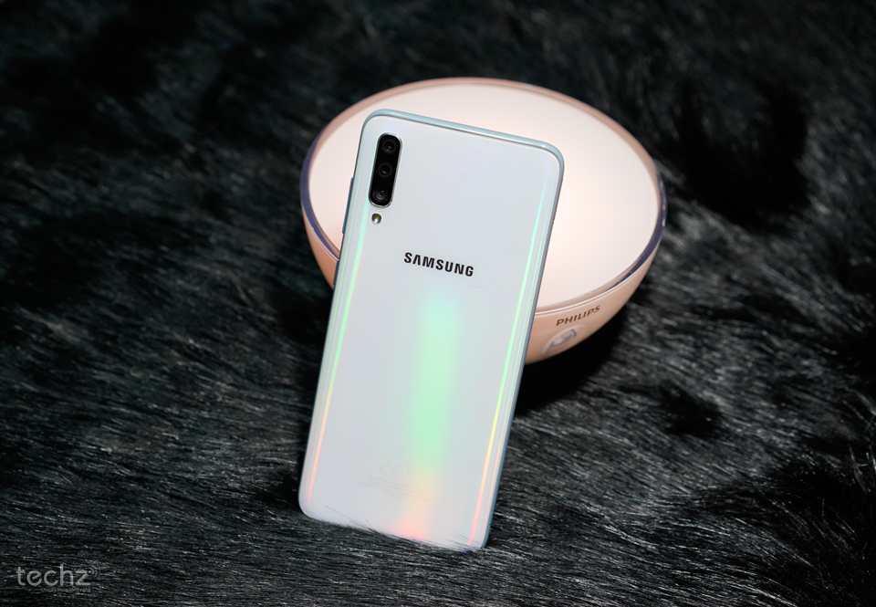 Trên tay Samsung Galaxy A70: Màn hình lớn nhất tầm trung, thiết kế đẹp, hiệu năng tốt