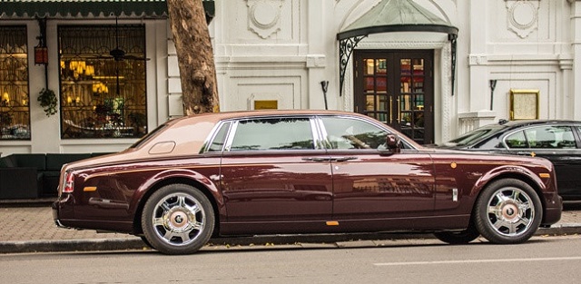 rolls royce phantom lửa thiêng