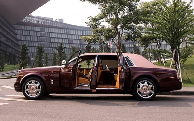 rolls royce phantom lửa thiêng