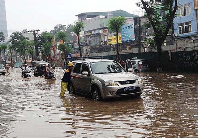 chạy xe mùa mưa