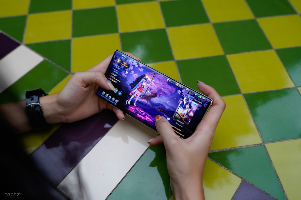 Với Samsung Galaxy Note 10+ , bạn có thể làm nhiều điều hơn những gì smartphone khác có thể làm! Với Samsung Galaxy Note 10+ , bạn có thể làm nhiều điều hơn những gì smartphone khác có thể làm!