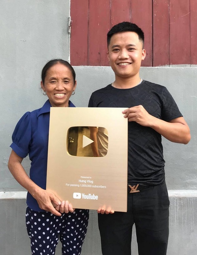 Bà Tân Vlog có thể thu 400 triệu đồng/tháng, hai con trai là Youtuber khủng không kém Bà Tân Vlog có thể thu 400 triệu đồng/tháng, hai con trai là Youtuber khủng không kém
