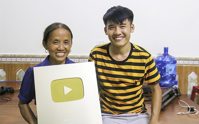 Bị tố gian dối, lừa đảo khán giả, bà Tân Vlog lên tiếng phản bác bà tân vlog