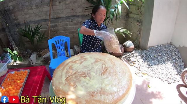 Bị tố gian dối, lừa đảo khán giả, bà Tân Vlog lên tiếng phản bác bà tân vlog
