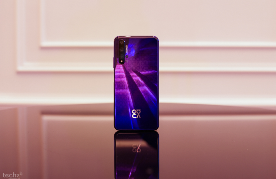 Trên tay Huawei Nova 5T: Thiết kế đẹp, khác biệt, 4 camera sau, cấu hình siêu phẩm, giá chỉ 8,99 triệu đồng Trên tay Huawei Nova 5T: Thiết kế đẹp, khác biệt, 4 camera sau, cấu hình siêu phẩm, giá chỉ 8,99 triệu đồng