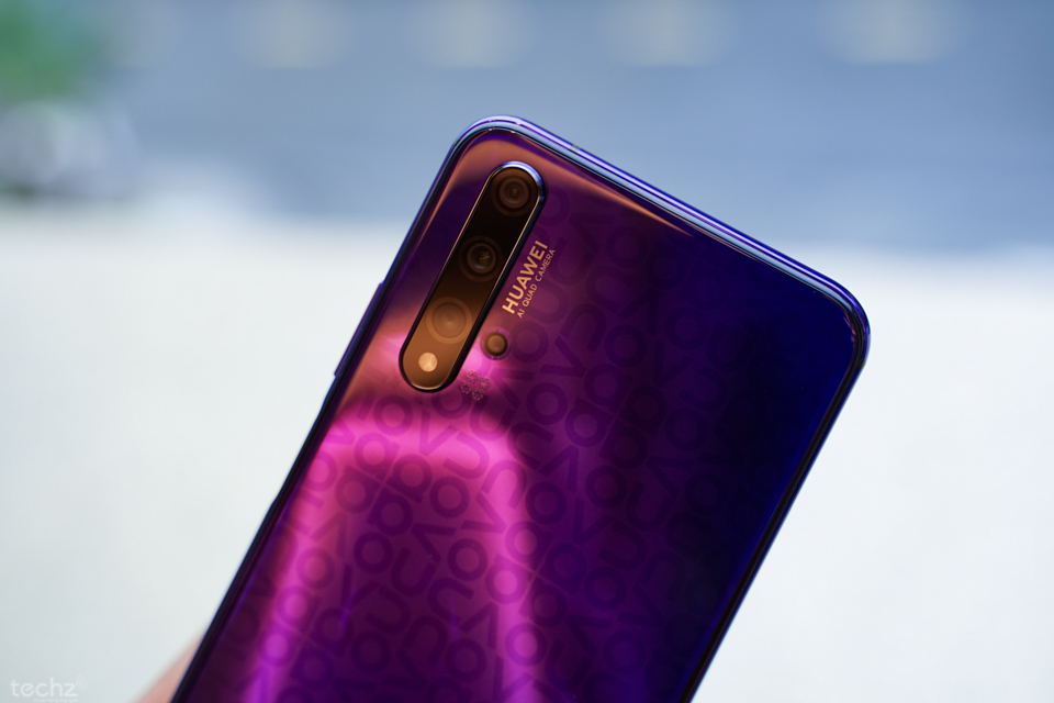 Trên tay Huawei Nova 5T: Thiết kế đẹp, khác biệt, 4 camera sau, cấu hình siêu phẩm, giá chỉ 8,99 triệu đồng Trên tay Huawei Nova 5T: Thiết kế đẹp, khác biệt, 4 camera sau, cấu hình siêu phẩm, giá chỉ 8,99 triệu đồng