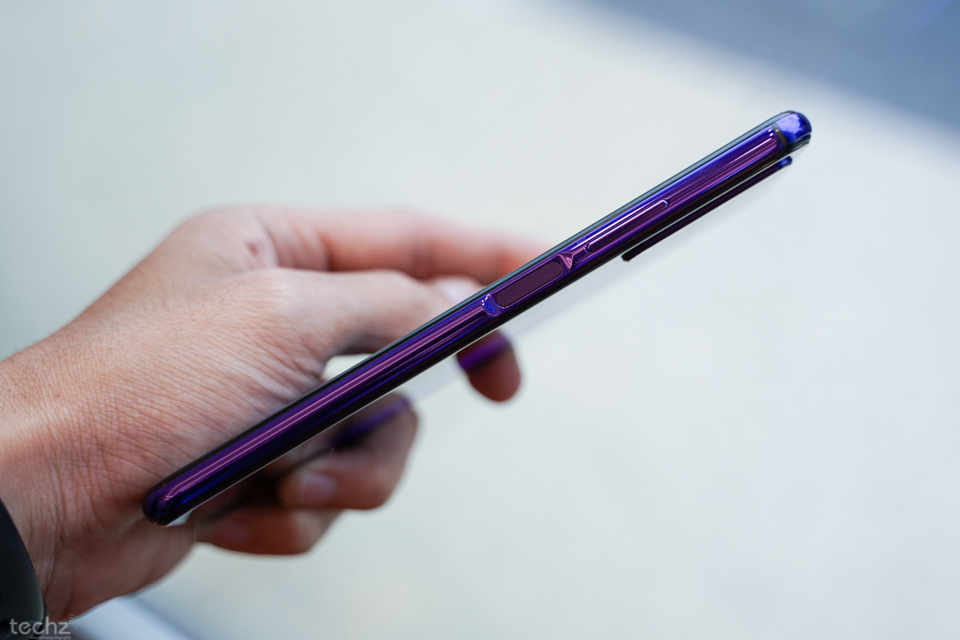 Trên tay Huawei Nova 5T: Thiết kế đẹp, khác biệt, 4 camera sau, cấu hình siêu phẩm, giá chỉ 8,99 triệu đồng Trên tay Huawei Nova 5T: Thiết kế đẹp, khác biệt, 4 camera sau, cấu hình siêu phẩm, giá chỉ 8,99 triệu đồng
