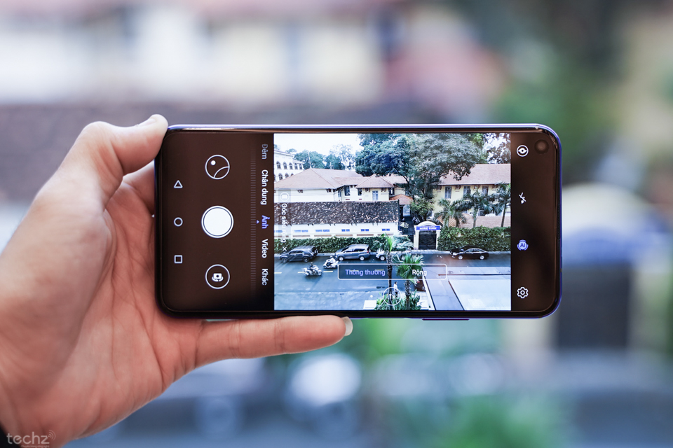 Trên tay Huawei Nova 5T: Thiết kế đẹp, khác biệt, 4 camera sau, cấu hình siêu phẩm, giá chỉ 8,99 triệu đồng Trên tay Huawei Nova 5T: Thiết kế đẹp, khác biệt, 4 camera sau, cấu hình siêu phẩm, giá chỉ 8,99 triệu đồng