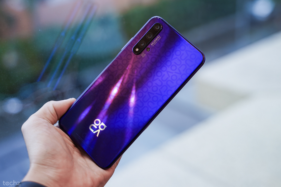 Trên tay Huawei Nova 5T: Thiết kế đẹp, khác biệt, 4 camera sau, cấu hình siêu phẩm, giá chỉ 8,99 triệu đồng Trên tay Huawei Nova 5T: Thiết kế đẹp, khác biệt, 4 camera sau, cấu hình siêu phẩm, giá chỉ 8,99 triệu đồng