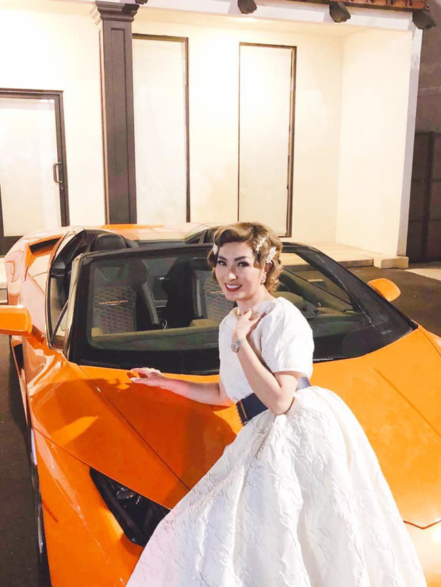 Cuộc sống sang chảnh của nữ ca sĩ nhận cát-xê cao nhất Việt Nam, lái Lamborghini 12 tỷ 